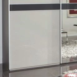 Design Schrank Mit Spiegel & Glas Front Hellgrau - Capolyna -Wohnen Shop design schrank mit spiegel glas front hellgrau vier schwebetueren capolyna 05