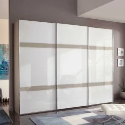 Glas Schwebetüren Schrank In Weiß & Grau - Pruducia -Wohnen Shop glas schwebetueren schrank in weiss grau 3 tuerig pruducia 02