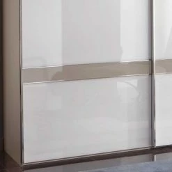 Glas Schwebetüren Schrank In Weiß & Grau - Pruducia -Wohnen Shop glas schwebetueren schrank in weiss grau 3 tuerig pruducia 05