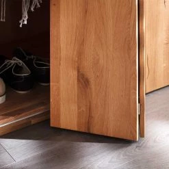 Großer Falttüren-Kleiderschrank Aus Wildeiche - Zaisan -Wohnen Shop grosser falttueren kleiderschrank aus wildeiche holz massiv mit metallgriffen zaisan 04